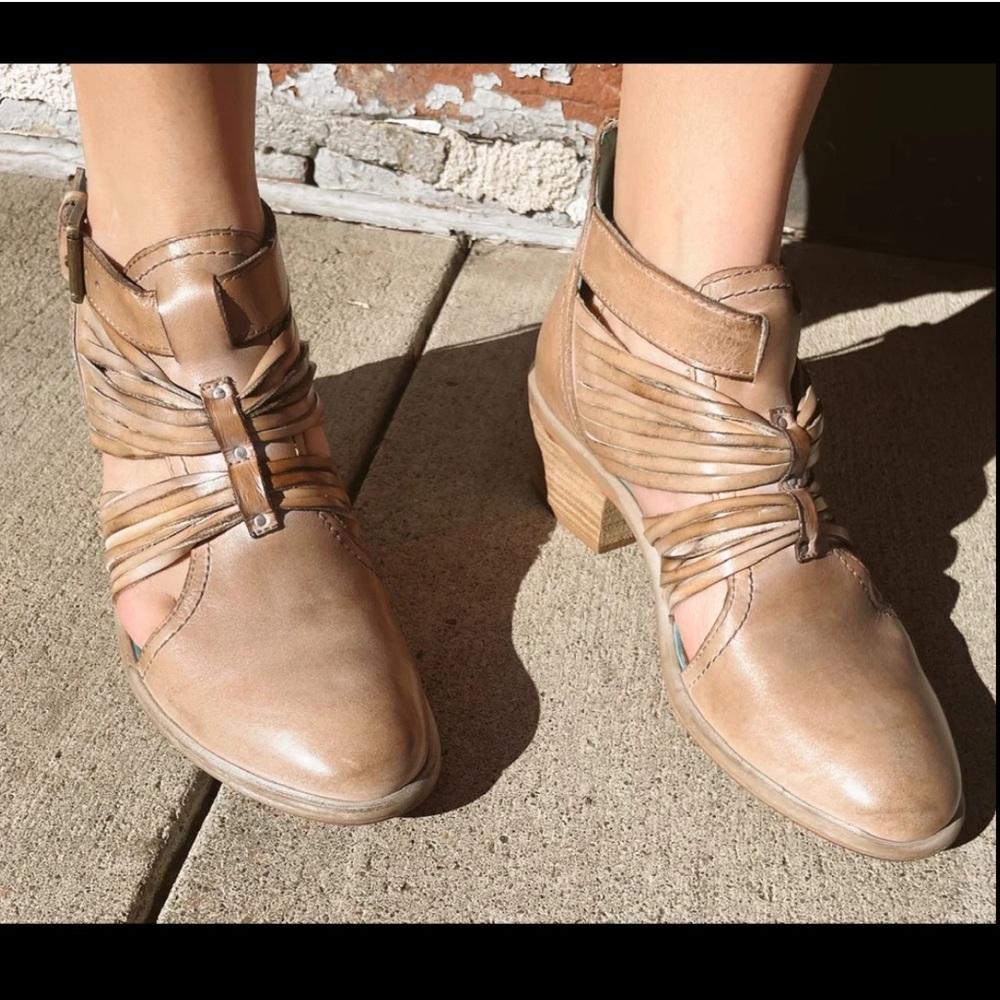 ROAN Bed Stu Oaklyn Distressed Cut Out Leather Booties - Picture 4 of 6
